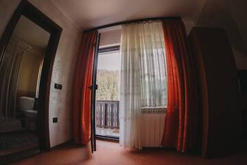 Фото номера Двухместный номер с 1 кроватью Гостевой дом Casa Isabela г. Путна 2