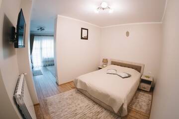 Фото номера Четырехместный номер с террасой Гостевой дом Casa Isabela г. Путна 6