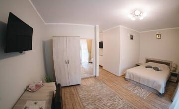 Фото номера Четырехместный номер с террасой Гостевой дом Casa Isabela г. Путна 3