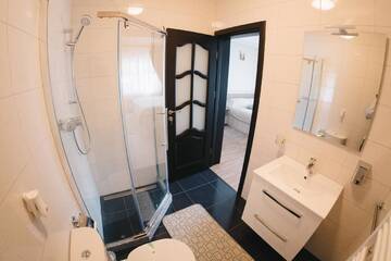 Фото номера Улучшенный двухместный номер с 1 кроватью Гостевой дом Casa Isabela г. Путна 5