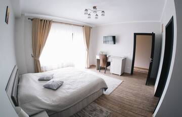 Фото номера Улучшенный двухместный номер с 1 кроватью Гостевой дом Casa Isabela г. Путна 7